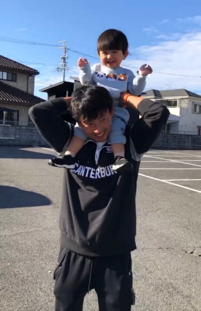 普段の息子さんとパパさん（@vvfairywingvvさんより提供）