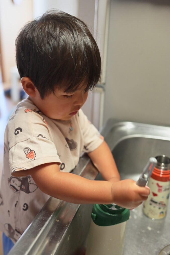 僕の分もしっかり洗うよ（@hiroki_nokoさんより提供）