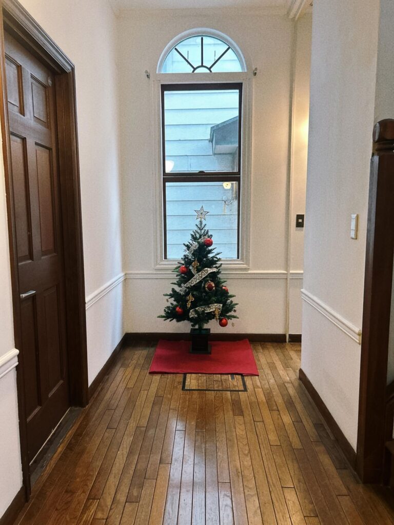 【実際の写真】玄関に届いていた紙袋の中身