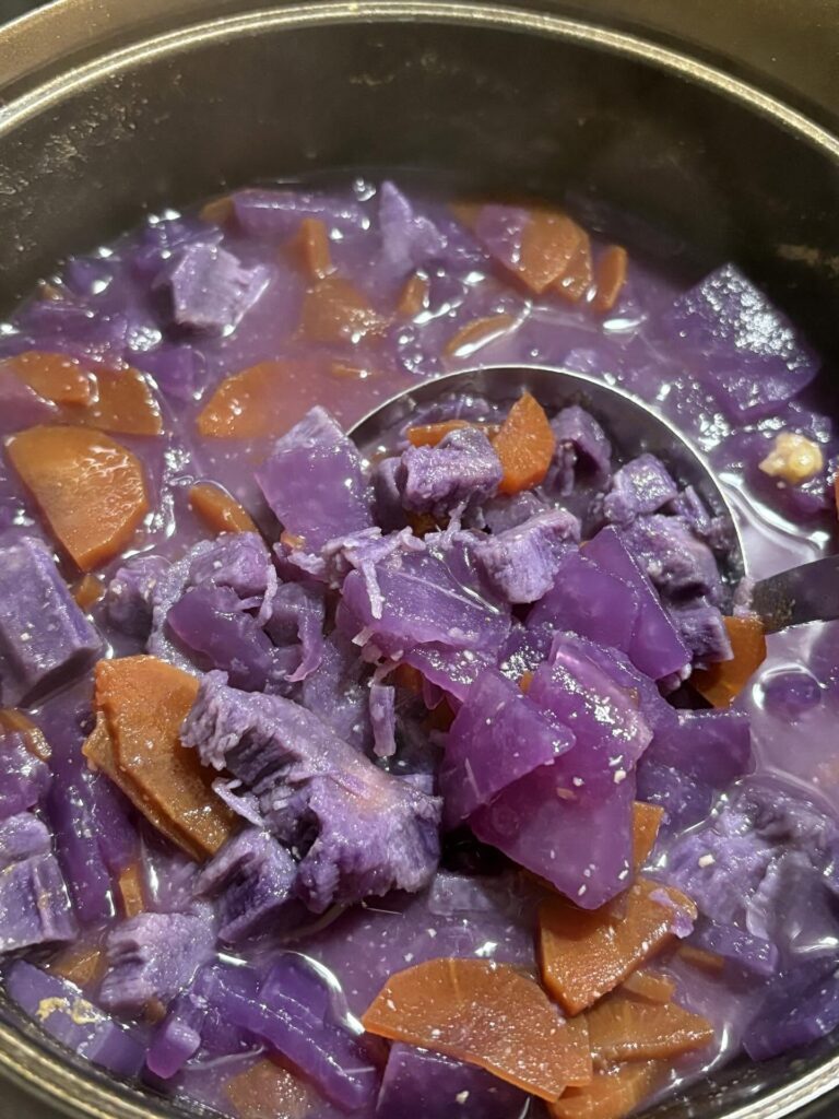 紫芋の味噌汁（＠atrai72さんより提供）