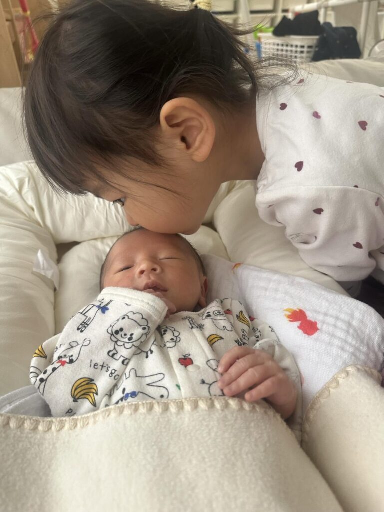 普段の姉弟①（＠moripiiyaさんより提供）