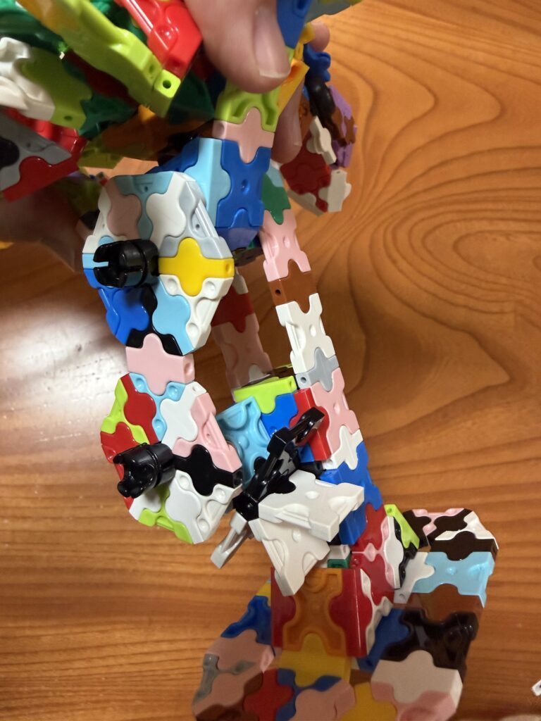 息子さんが作ったブロック②（＠moja99758134さんより提供）