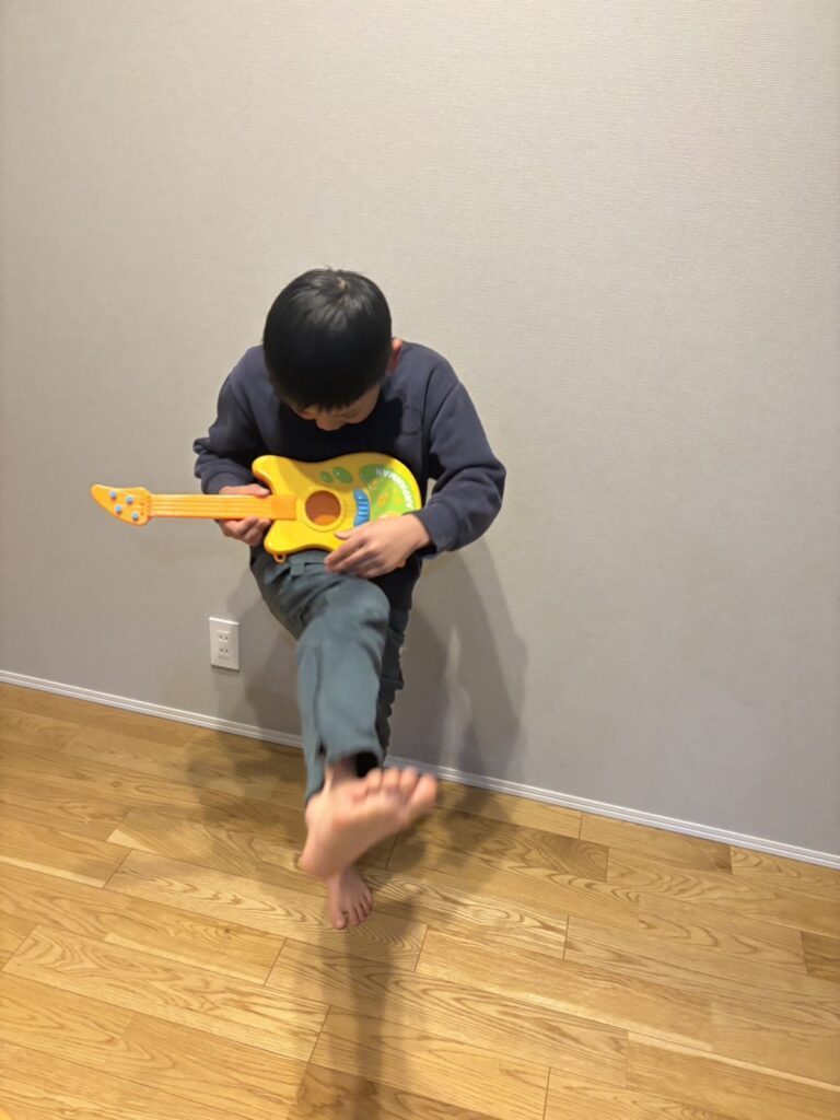 息子さんの一人ライブ①（@yhk0410さんより提供）