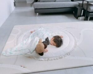 【実際の写真】お昼寝する息子さんの光景