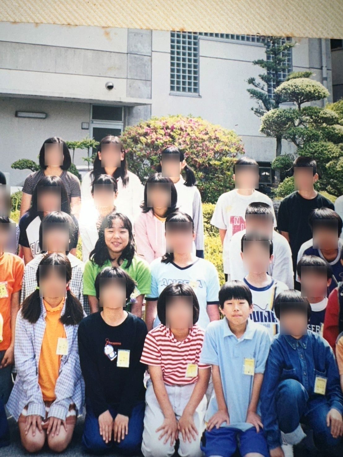 10歳の頃、小学校で出会った男女2人。それから28年、現在の2人の様子に「幸せすぎる」「これからも仲良く」