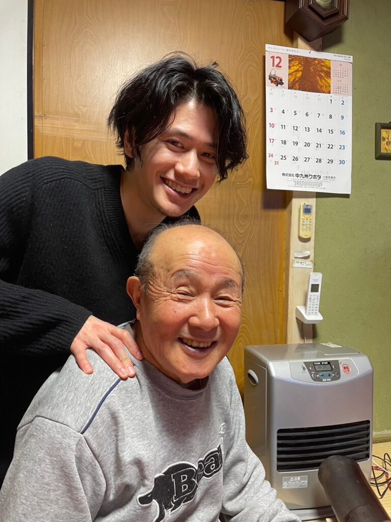 おじいちゃんの写真（@dazai_keiichiroさんより提供）