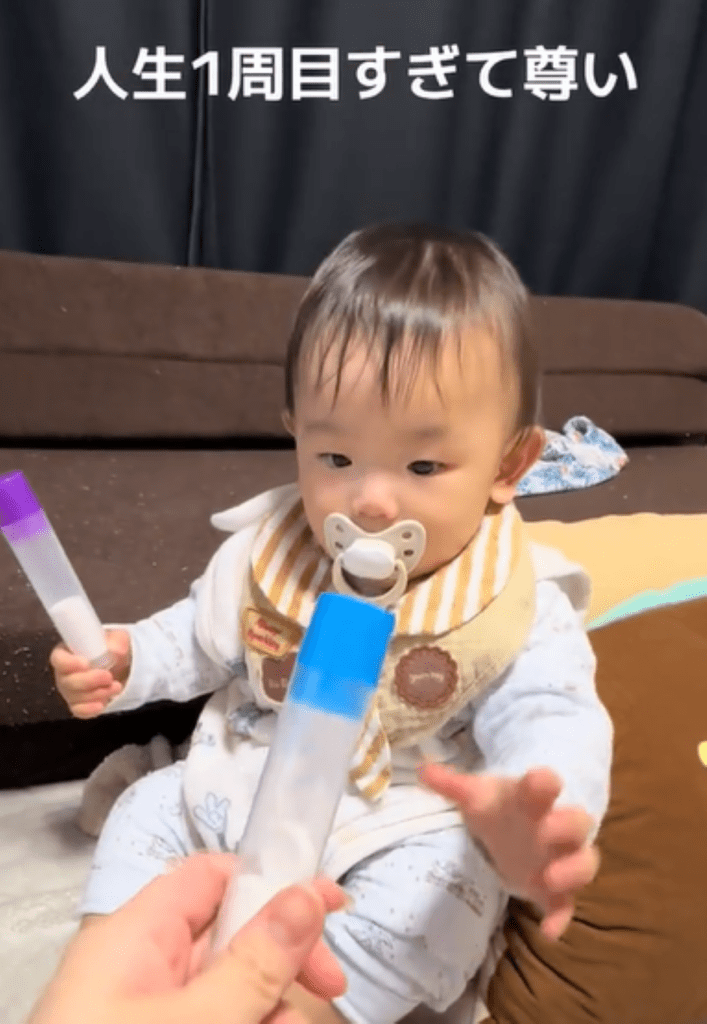 青いラムネを渡してみる（＠chitan.2.2.2さんより提供）