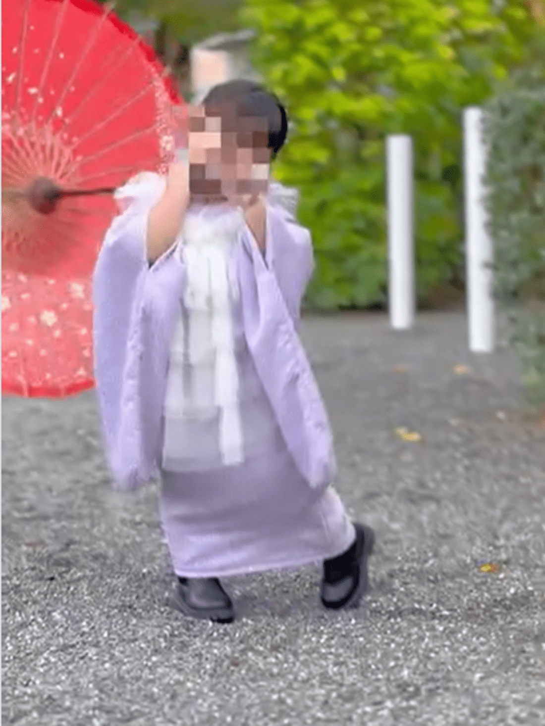 3歳娘が七五三できた着物に違和感。後ろを見てみると…衝撃の仕掛けに「世界に1つだけ」「商品化できそう」