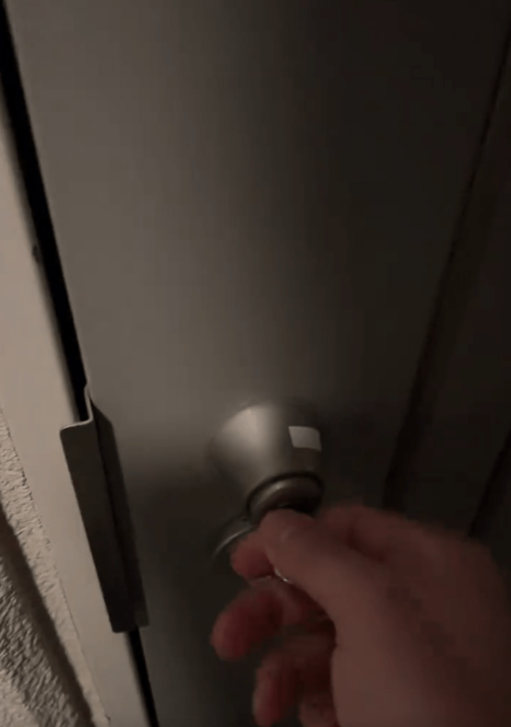 仕事で疲れて帰ってきたパパ。しかし帰宅すると、まさかの光景に…「かわいすぎる」「こんなん疲れ吹っ飛ぶ」