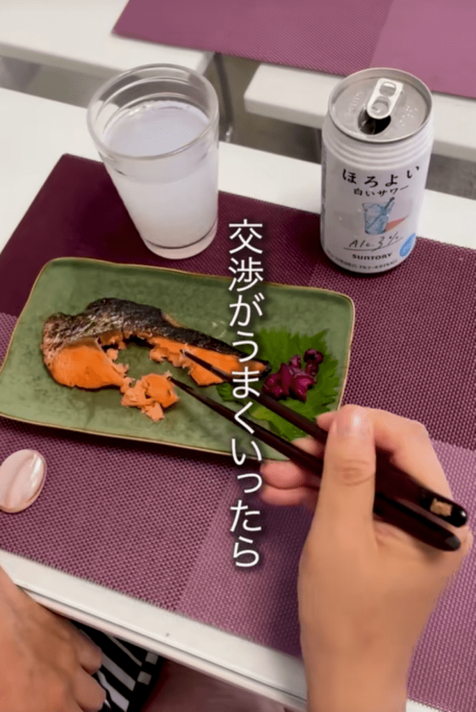 晩酌中の旦那さん（＠akki_restartさんより提供）