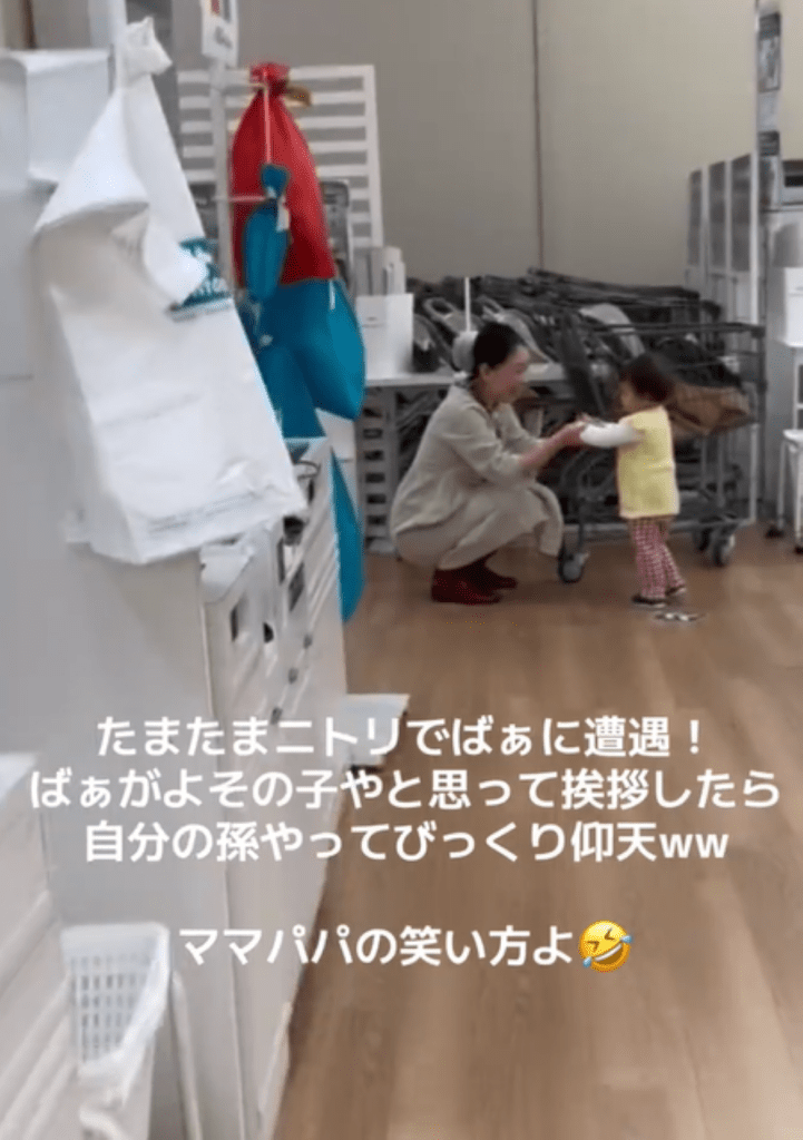 驚きながらも嬉しそうなおばあちゃん（＠utachanpapaさんより提供）