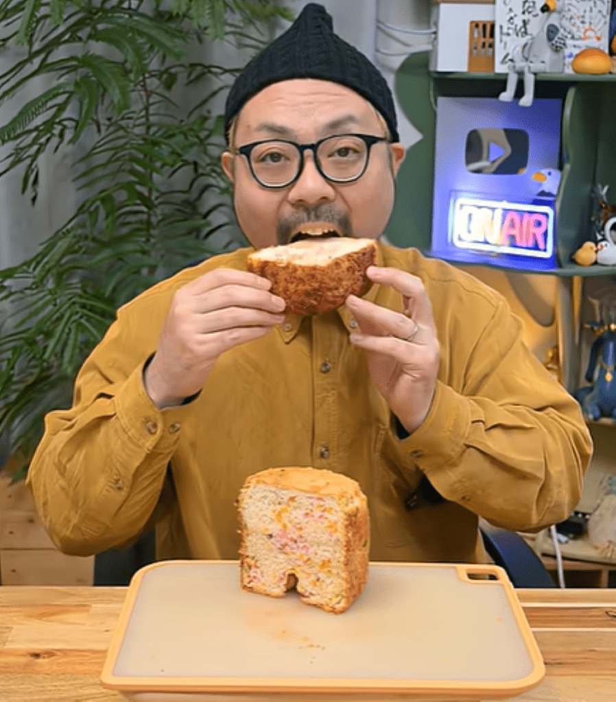 試食する旦那さん（＠okakarichoさんより提供）