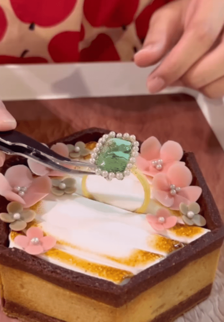 飴細工で作ったリング（＠lunalunakitchenさんより提供）