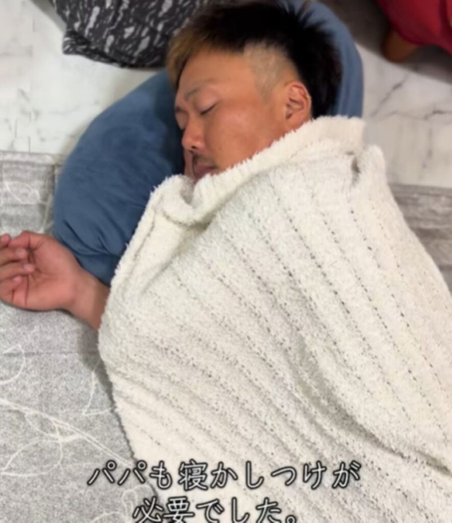 気持ちよさそうに眠るパパさん（＠itto_coco_ten.diaryさんより提供）