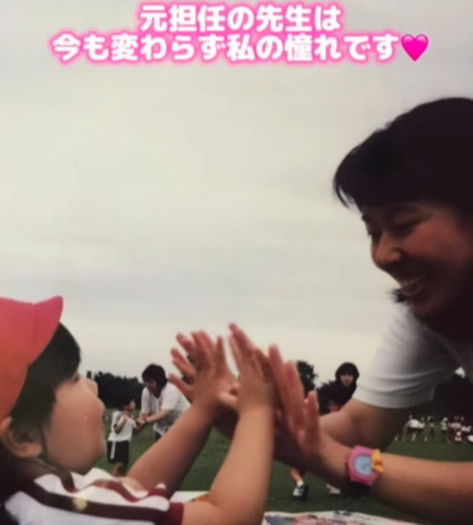 園児の頃のハイタッチ（＠gakuen.hoikuenさんより提供）