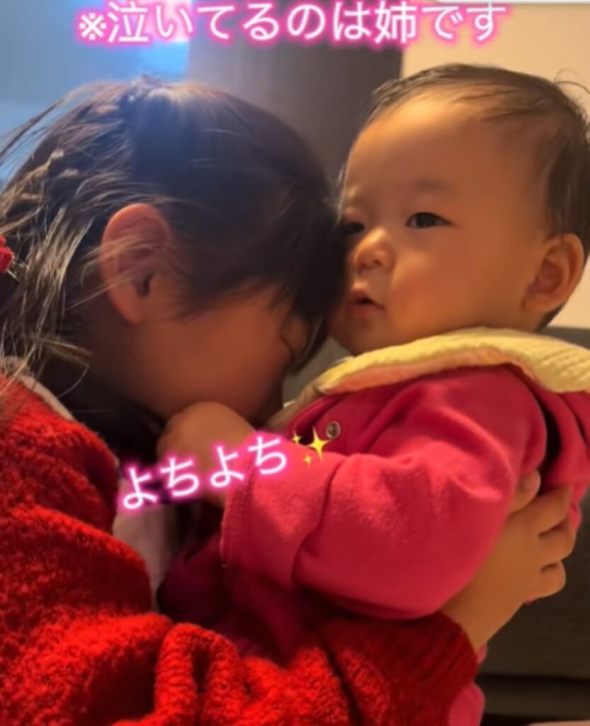 顔をうずめるお姉ちゃん（＠shopidesuさんより提供）