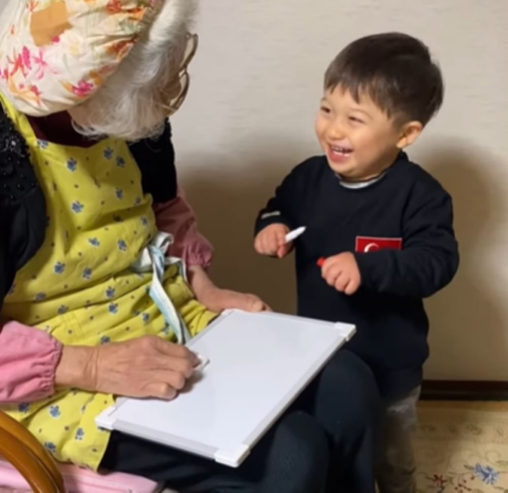 笑顔の息子さん（＠sekaino_asamaruさんより提供）