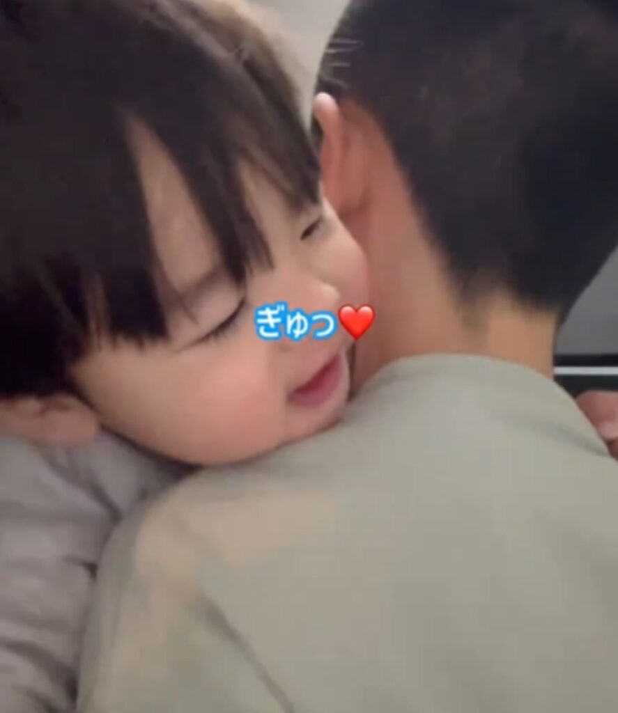 ぎゅっと抱きつきました（親父さんより提供）