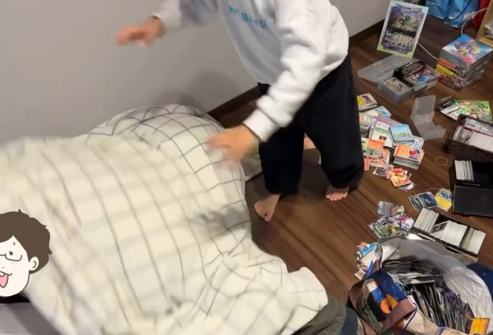 布団をかける息子さん③（＠jeeeeeeeekoさんより提供）