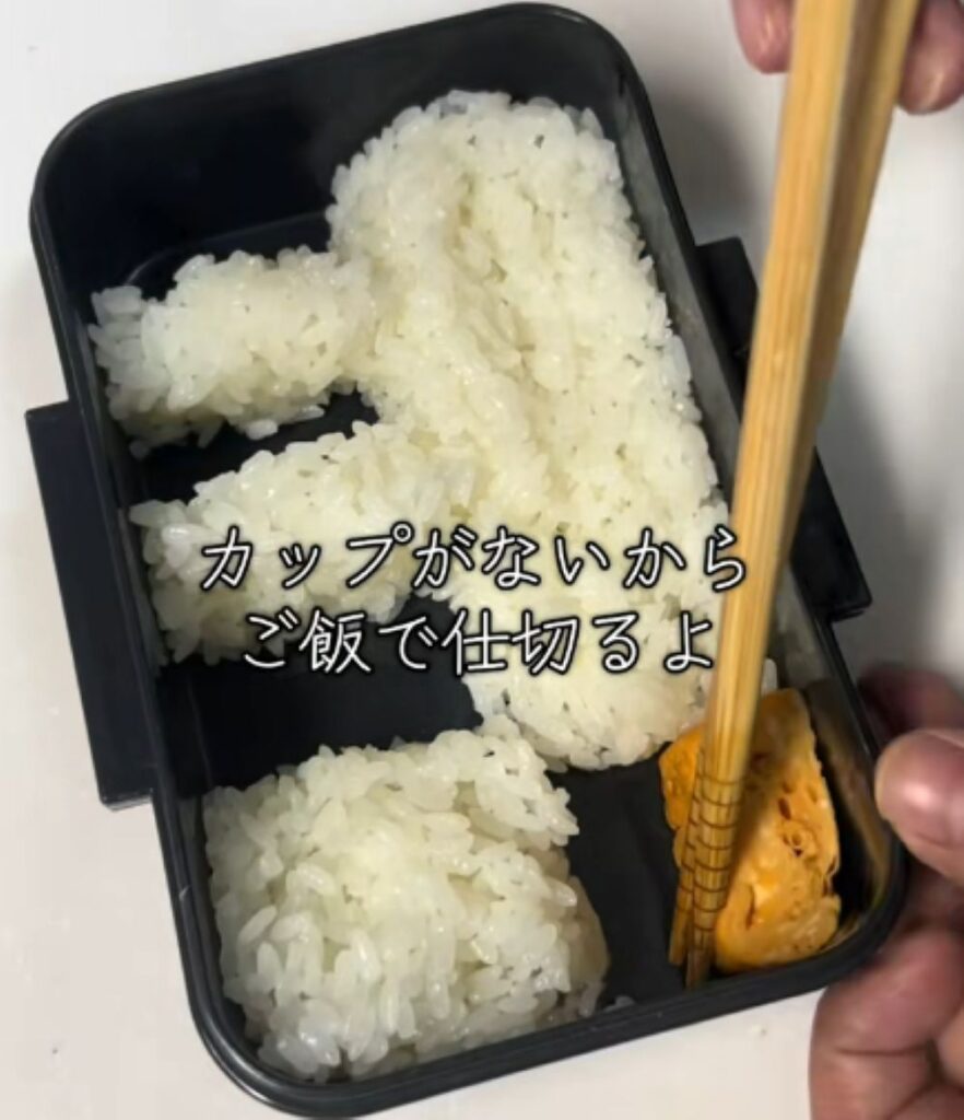 卵焼きから詰めていく（＠chanhi.obentoさんより提供）