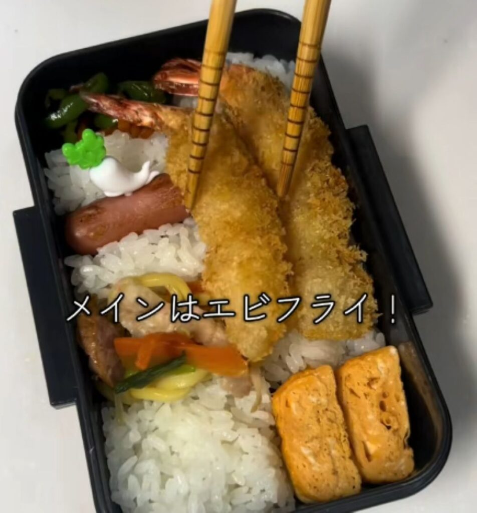 メインのエビフライ（＠chanhi.obentoさんより提供）