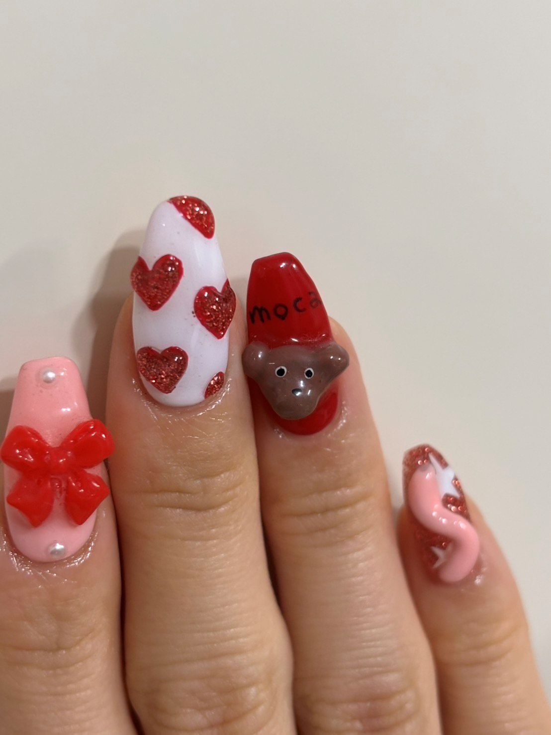 愛犬の名前をネイルに入れた26歳孫。82歳じいじに見せに行くと…「可愛すぎますおじいさま」「キュートアグレッション」