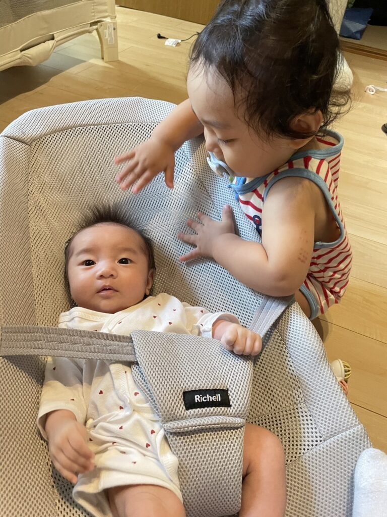 妹さんを見守るお兄ちゃん（＠naima.channel3さんより提供）