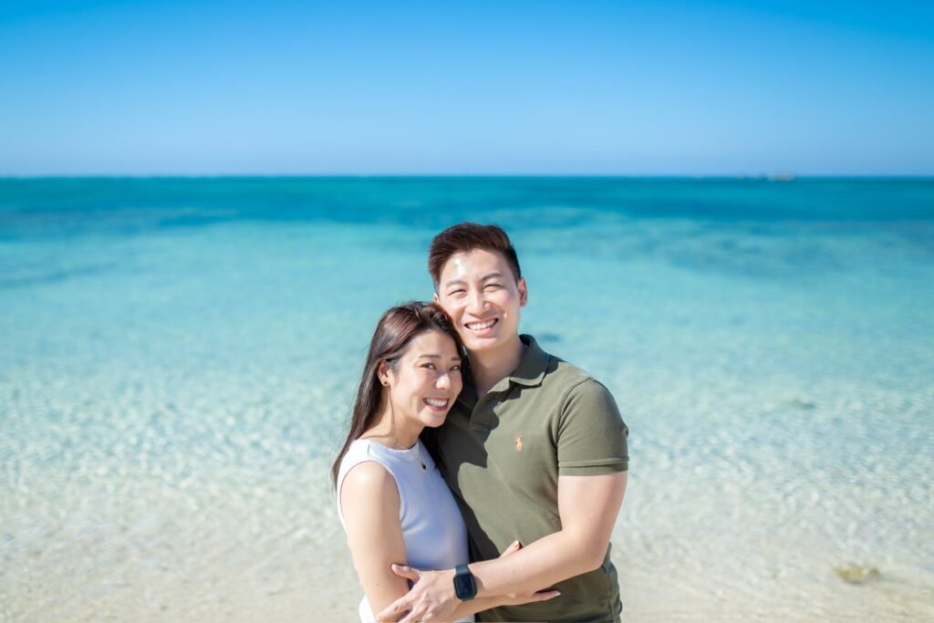 海でのツーショット（@eriaochannelさんより提供）