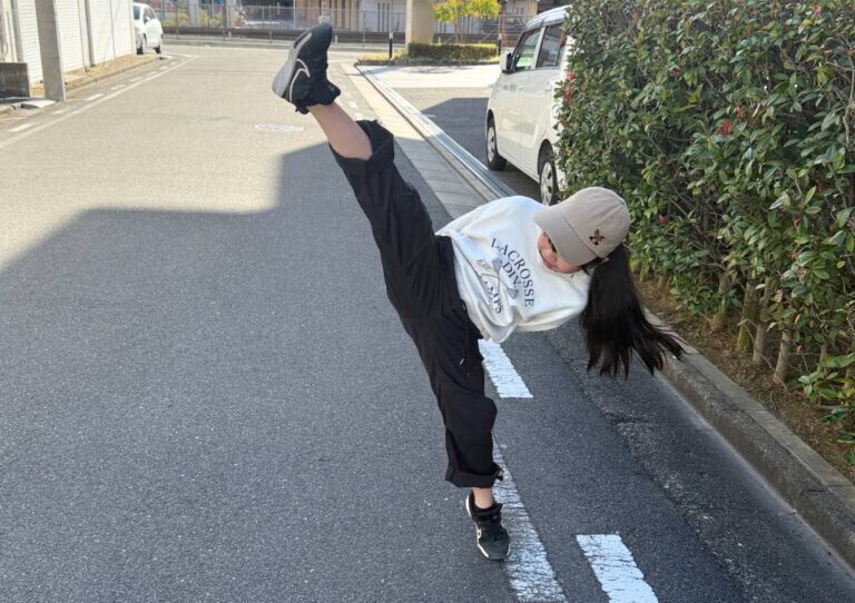 前蹴りをする娘さん（＠monta_monkuraさんより提供）