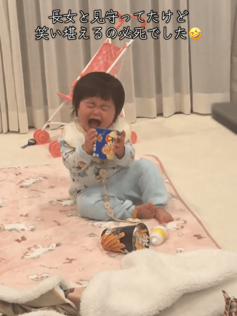 一人遊びする次女さんの様子④（@ mincyo_0920さんより提供）