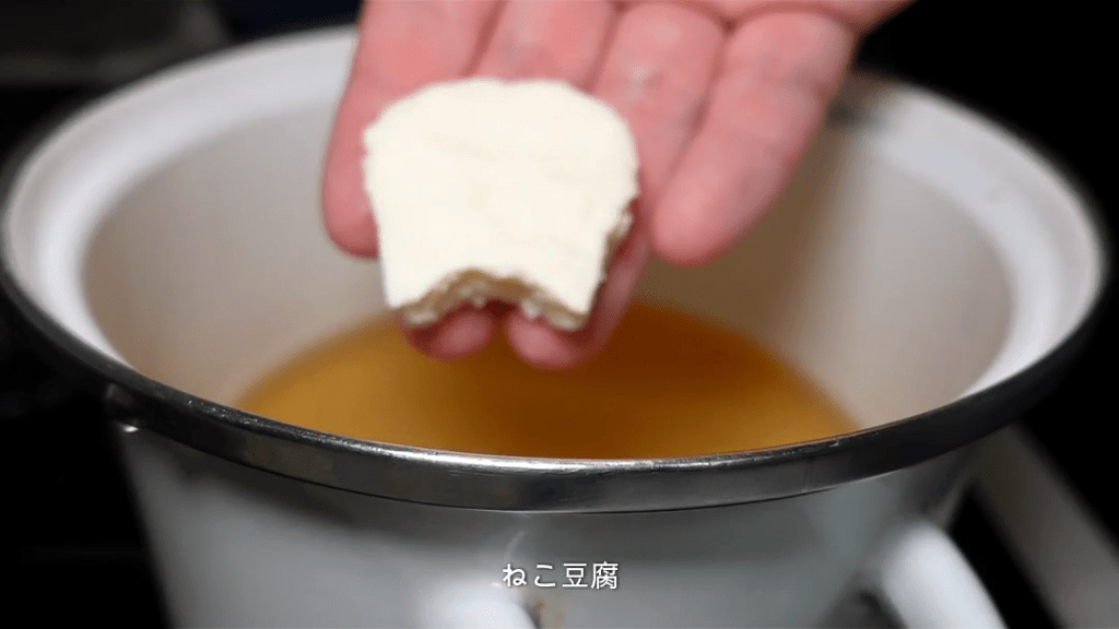 料理中⑥猫顔の豆腐（＠umi10231023さんより提供）