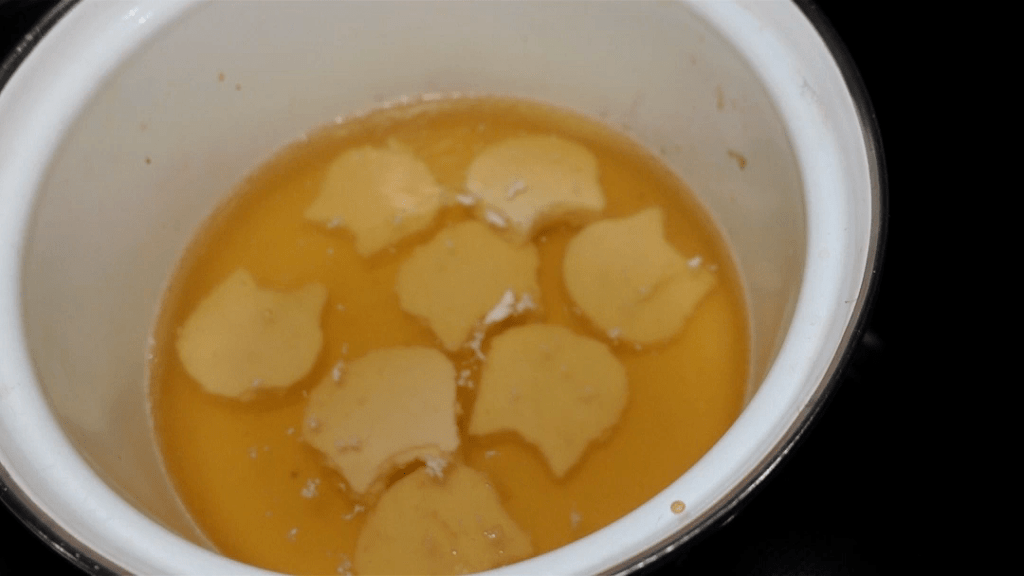 料理中⑦猫顔だらけのお吸い物（＠umi10231023さんより提供）