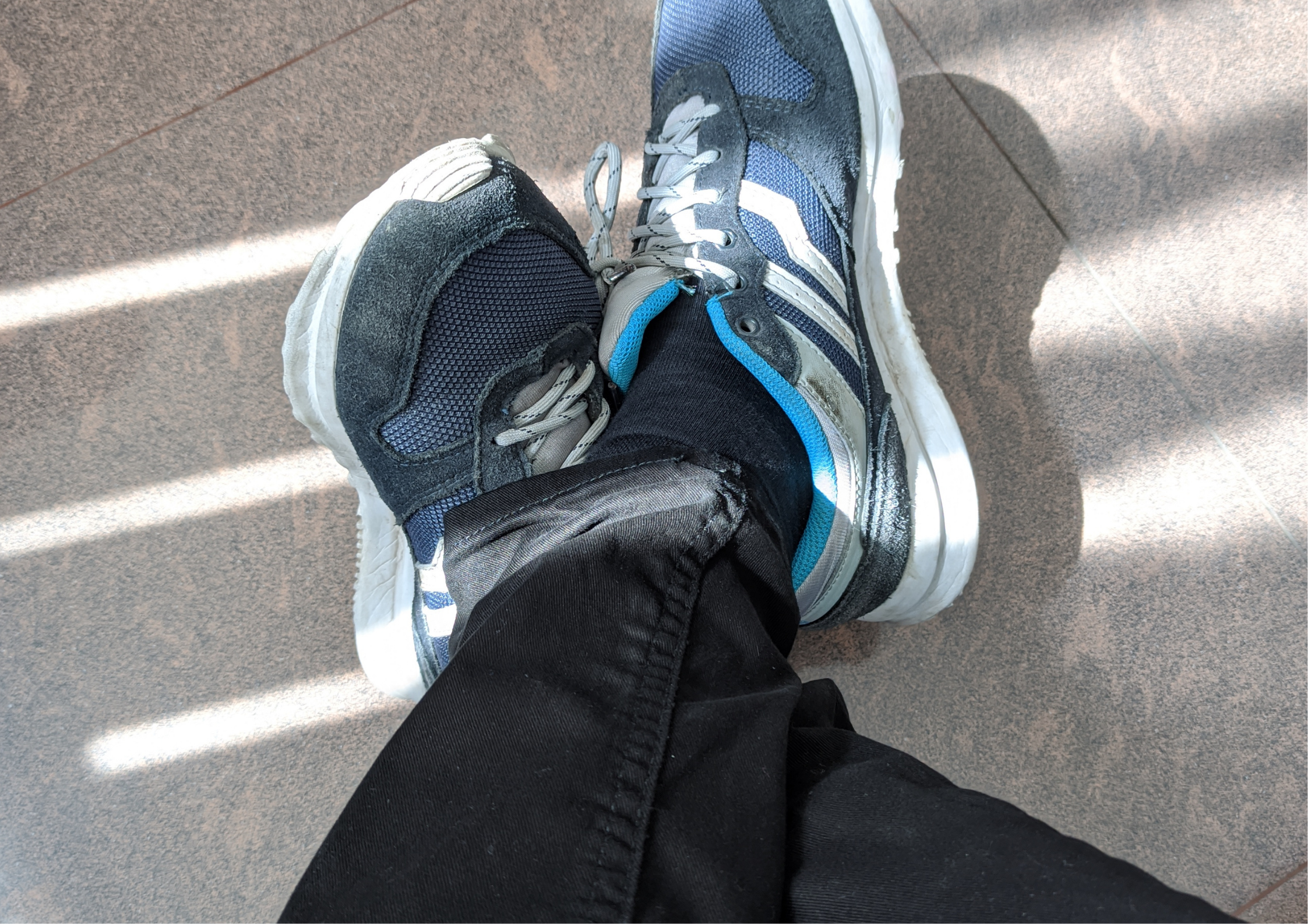 ついつい組んでしまう足。しかし…専門家「体が悲鳴を上げているサインです」まさかの理由に「驚きました」「予想外」