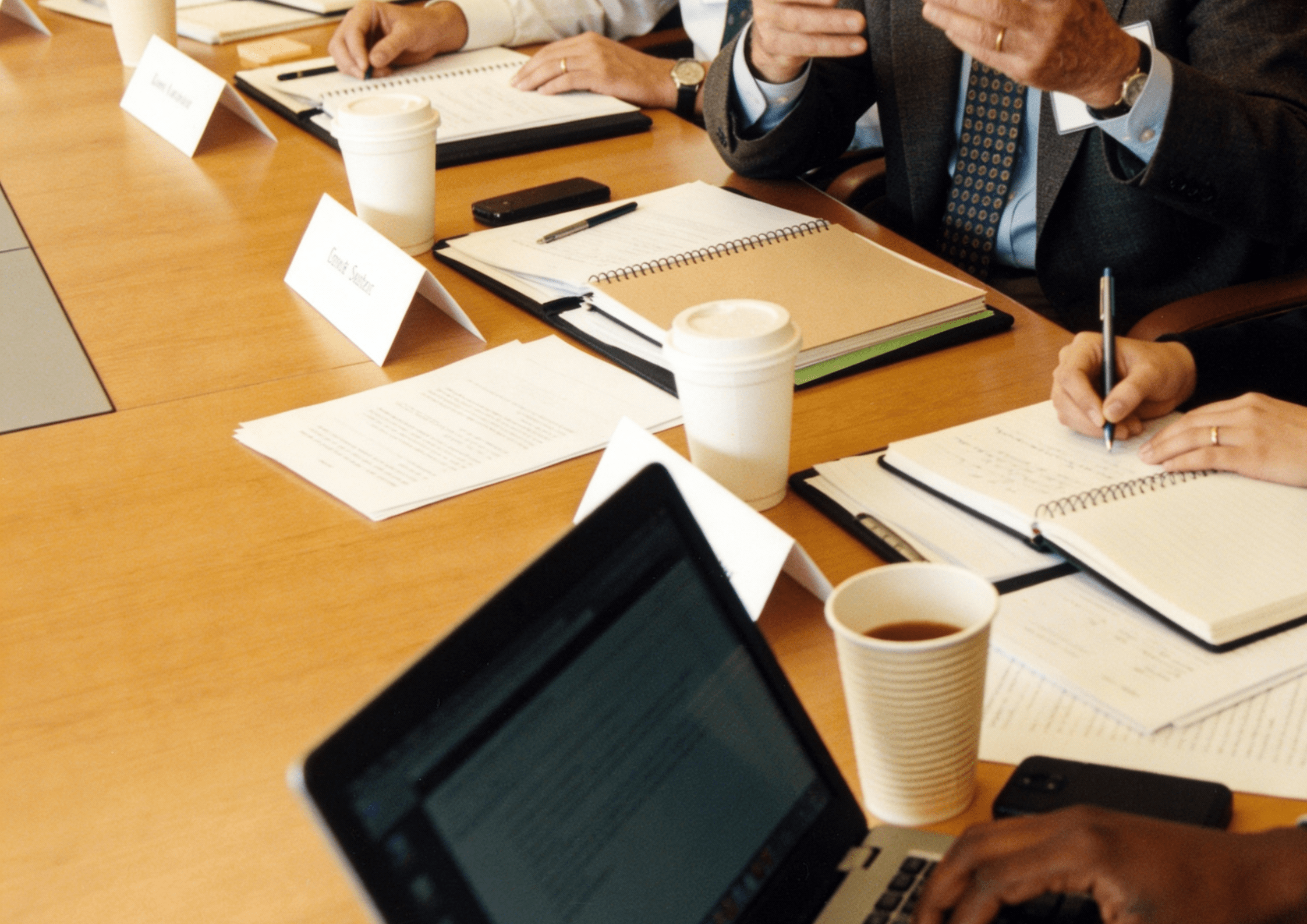 会議中…激怒した部長「適当な仕事をするな」→その後、現れた救世主に「緊張」「学びました」