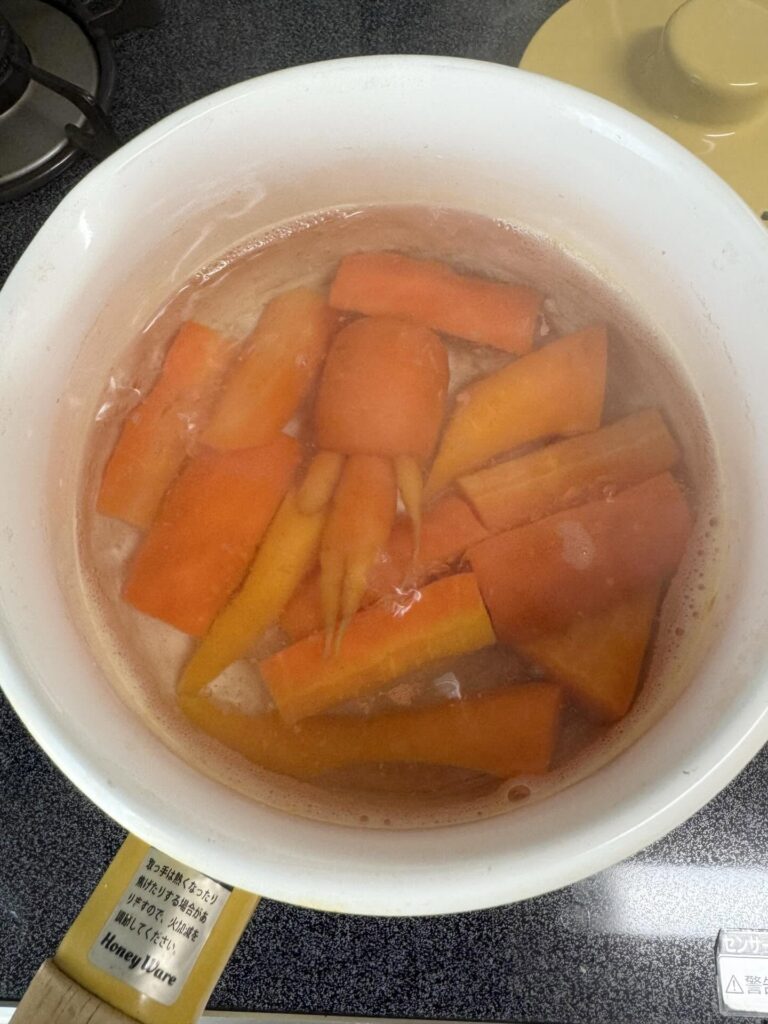 【実際の写真】まさかの姿の人参