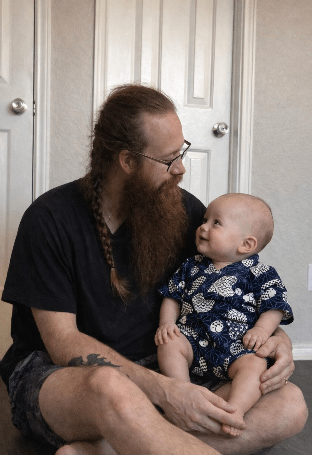 日本人ママとアメリカ人パパの間に産まれたハーフの赤ちゃん。誕生した姿に「綺麗!」「まじでナチュラルカラコン」「目に個性があるのいいなぁ」