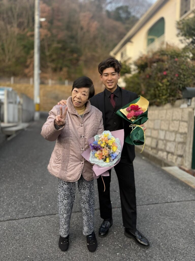 20歳のマゴノテさんとおばあちゃん②（＠magonote_okayamaさんより提供）
