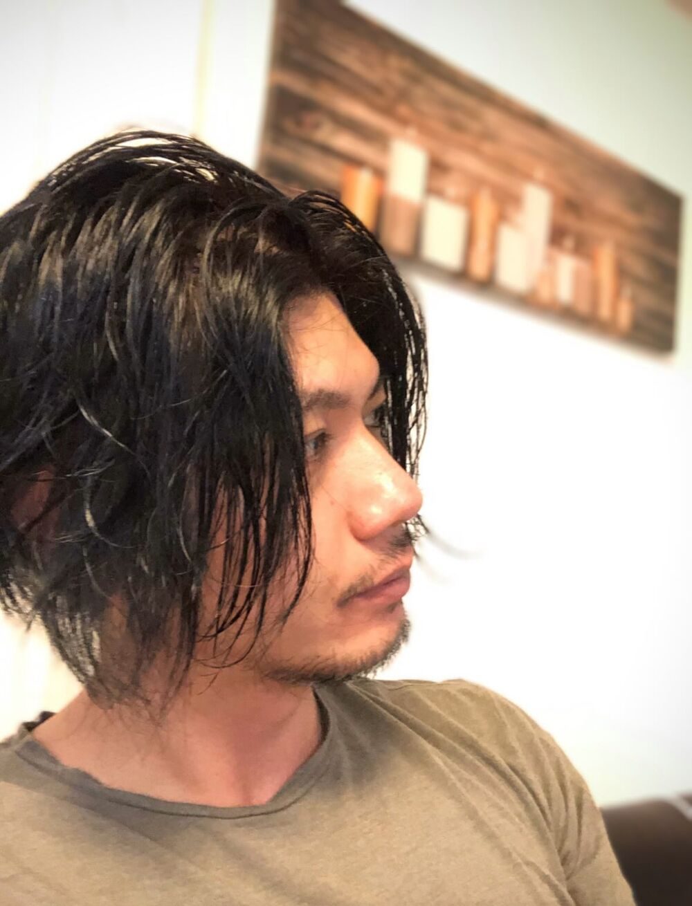 2019年に撮られた横を向いた38歳の男性の写真。　→7年後、45歳になった現在のまさかの姿に…「えぇぇ！？」「イケメン」「3度見しました」