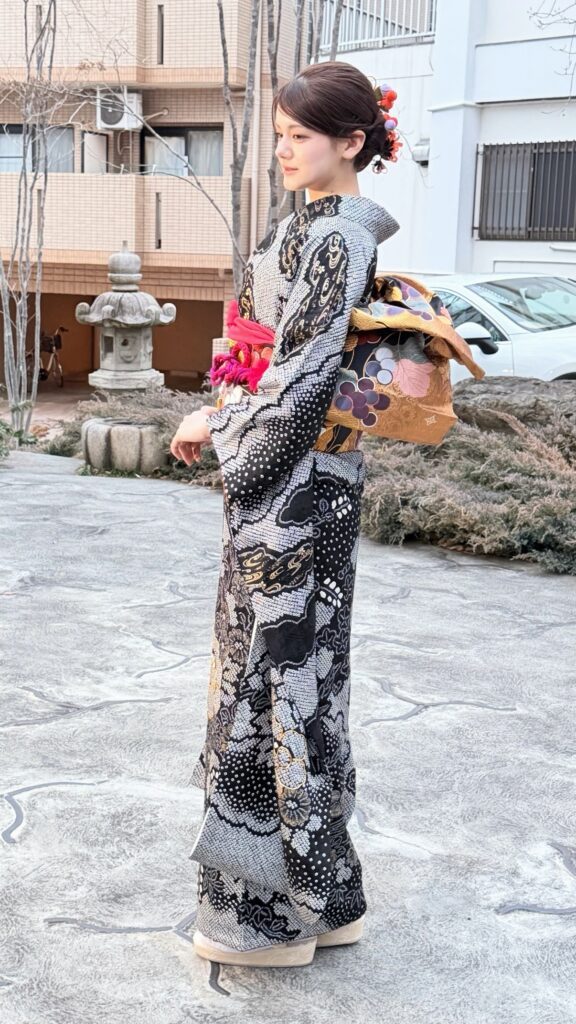 お母さんが着た振袖③（＠mariakadekaruさんより提供）
