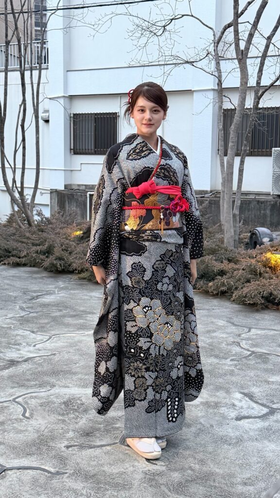 お母さんが着た振袖①（＠mariakadekaruさんより提供）