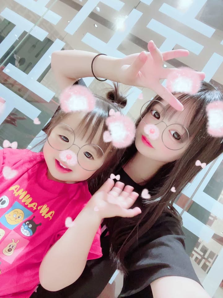 姉妹で一緒に映る写真①