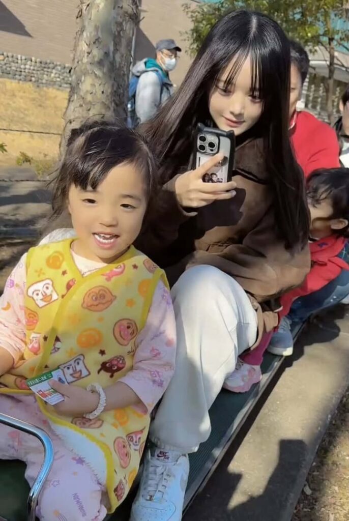 一緒に遊ぶ様子