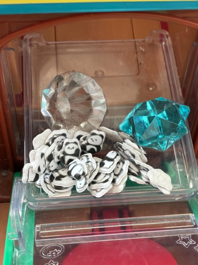 宝石と一緒にかまどへ（＠okiko_yuzuraiさんより提供）