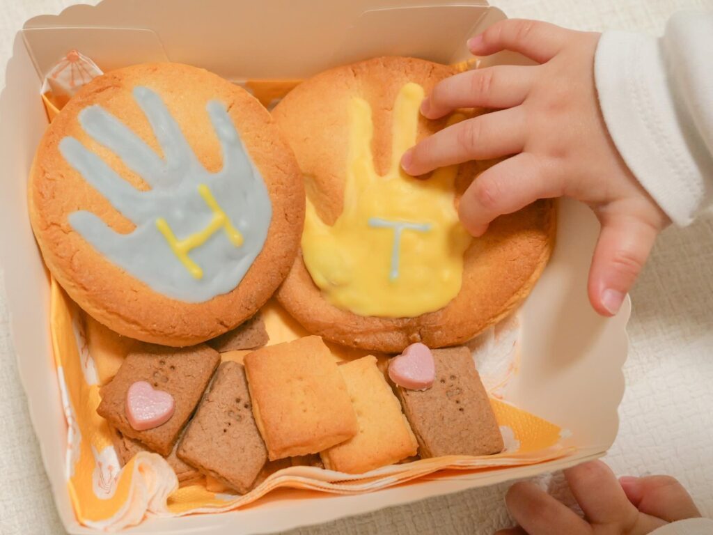 手形のお菓子（＠kaijyu_boboさんより提供）