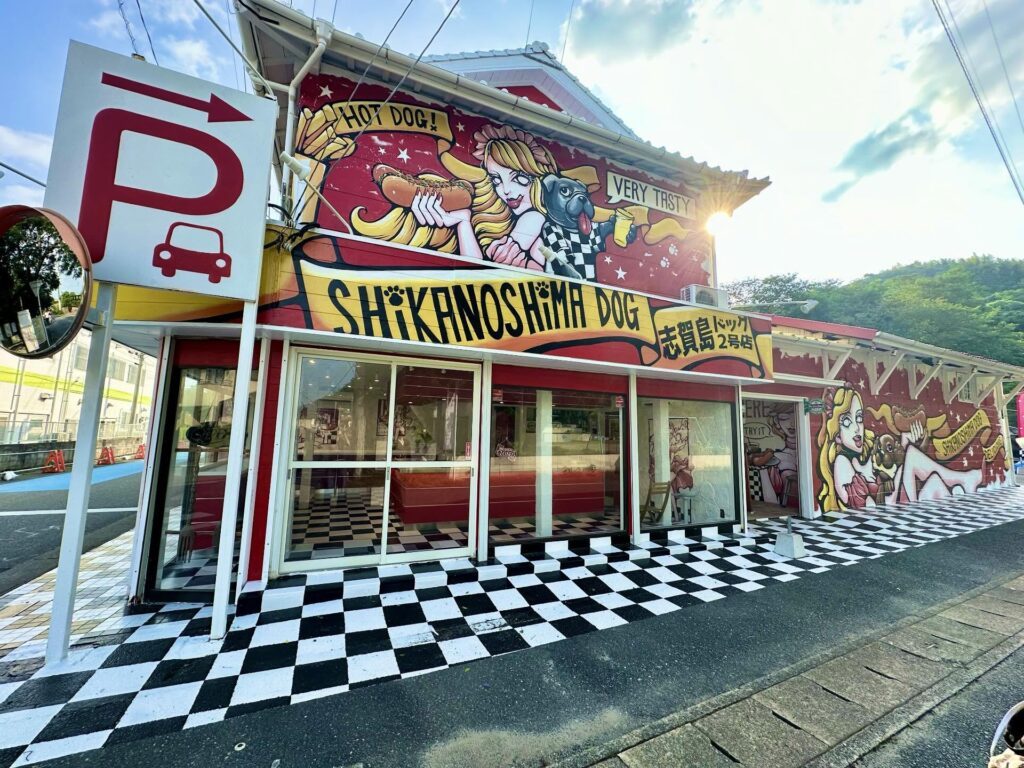 お店に描いた壁画①（dollyさんより提供）