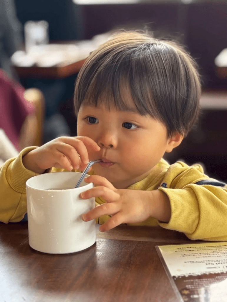 パパがちょっかいを出すと…（@wagako.life1003さんより提供）