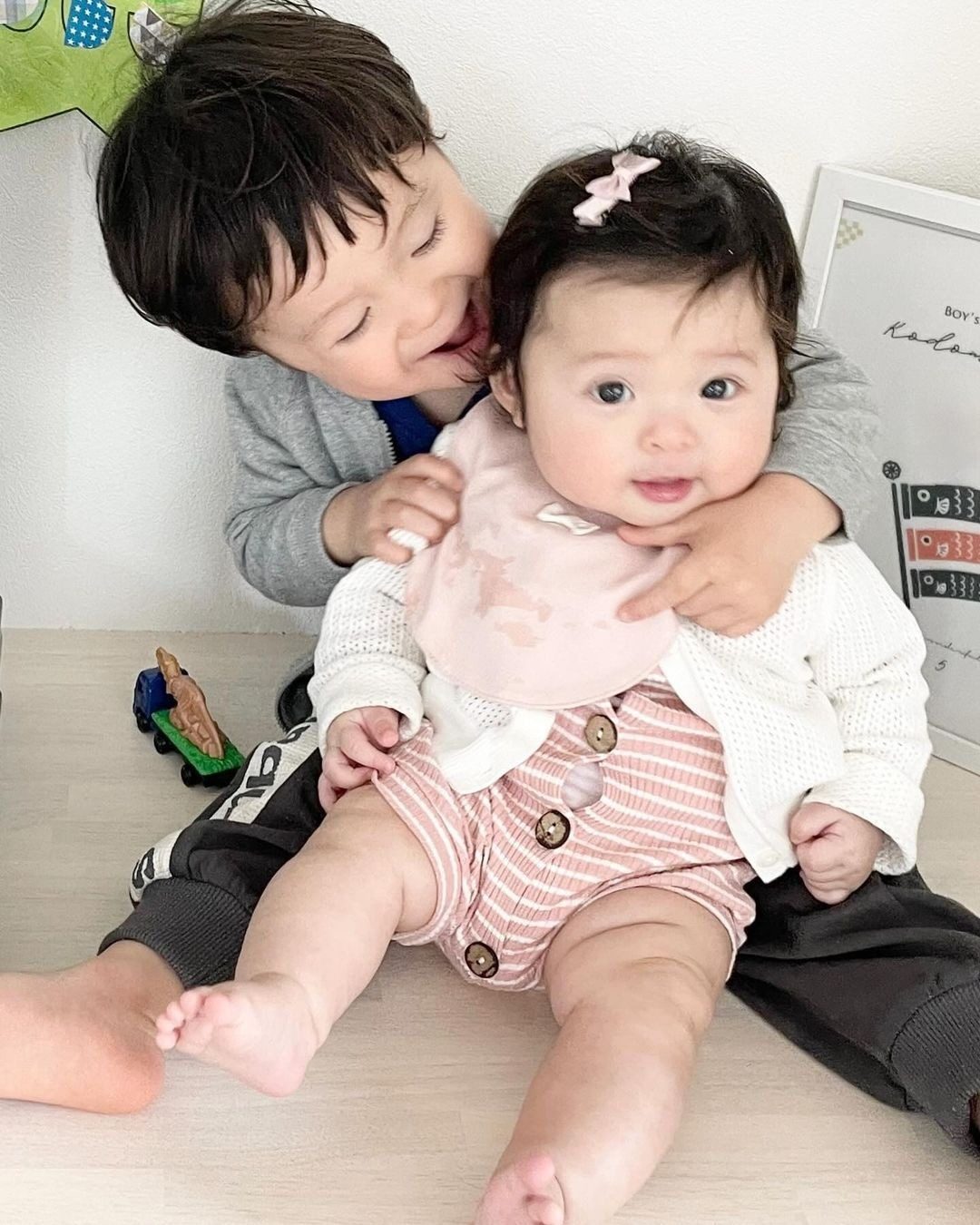 出産後のママと5日ぶりに会った1歳息子　しかし、赤ちゃんを抱いたママが登場すると…「涙が出ました」「複雑な気持ちだよね」あれから時が経ち、現在の兄妹の様子を聞いた