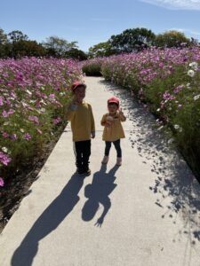 「モップかな？」床に落ちている黒い物提供元：＠aotareさん（TikTok）