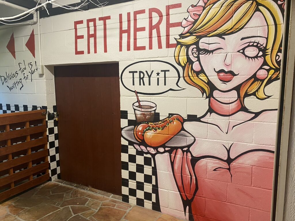 過去に手掛けた壁画①（dollyさんより提供）