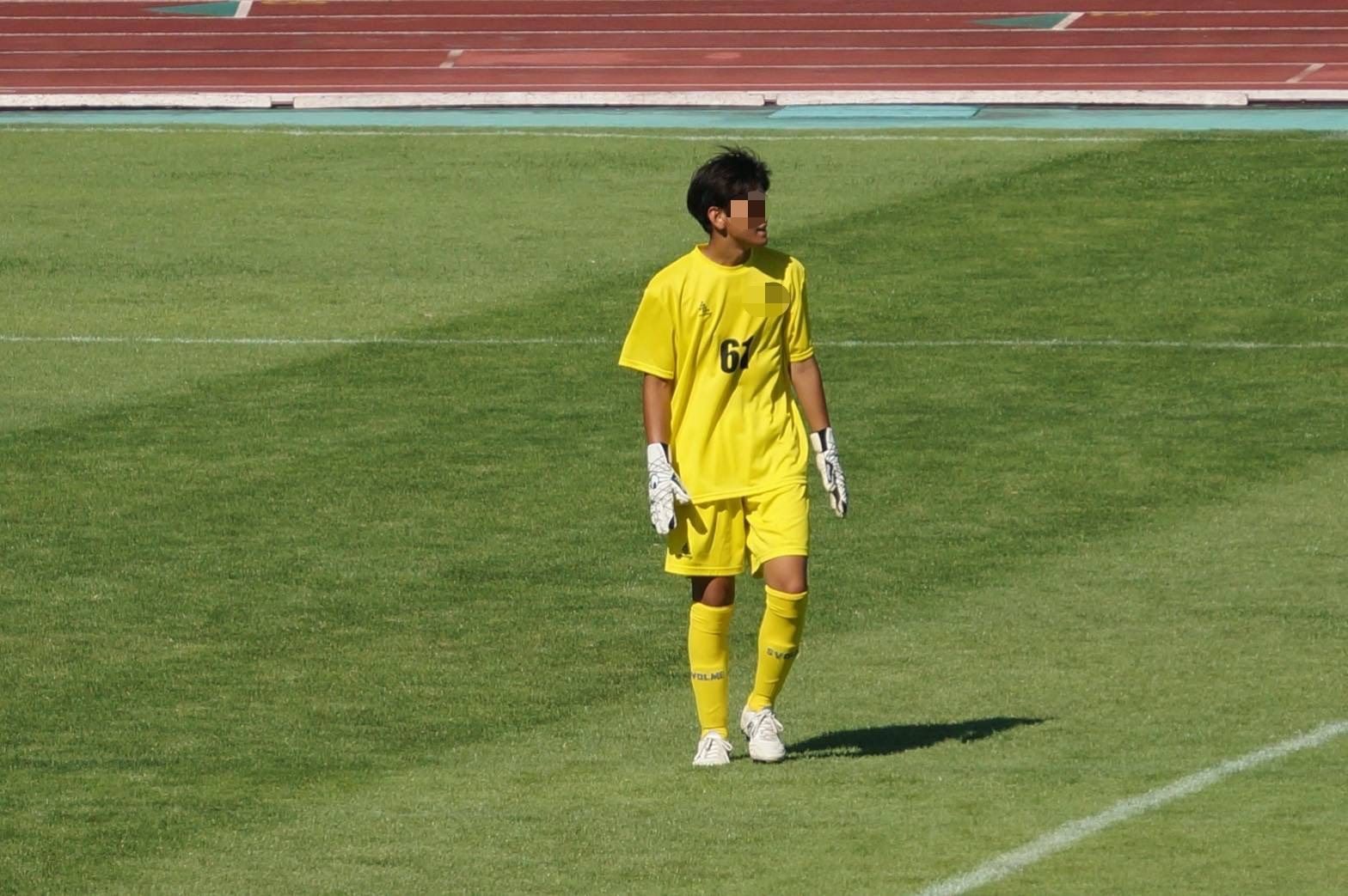 雨上がり、泥だらけでサッカー練習をしてきた高1息子。しかし、帰宅後の光景に…「いいね1000でも足りない!」「子育て大成功」